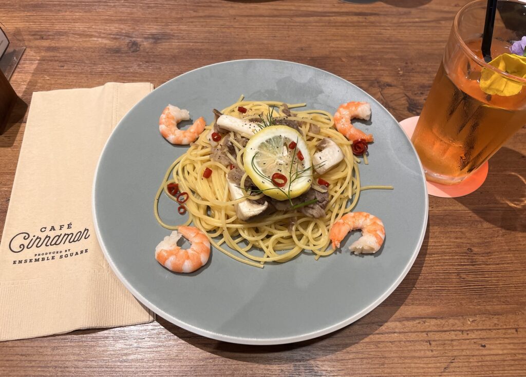 カフェシナモンのエビのパスタ