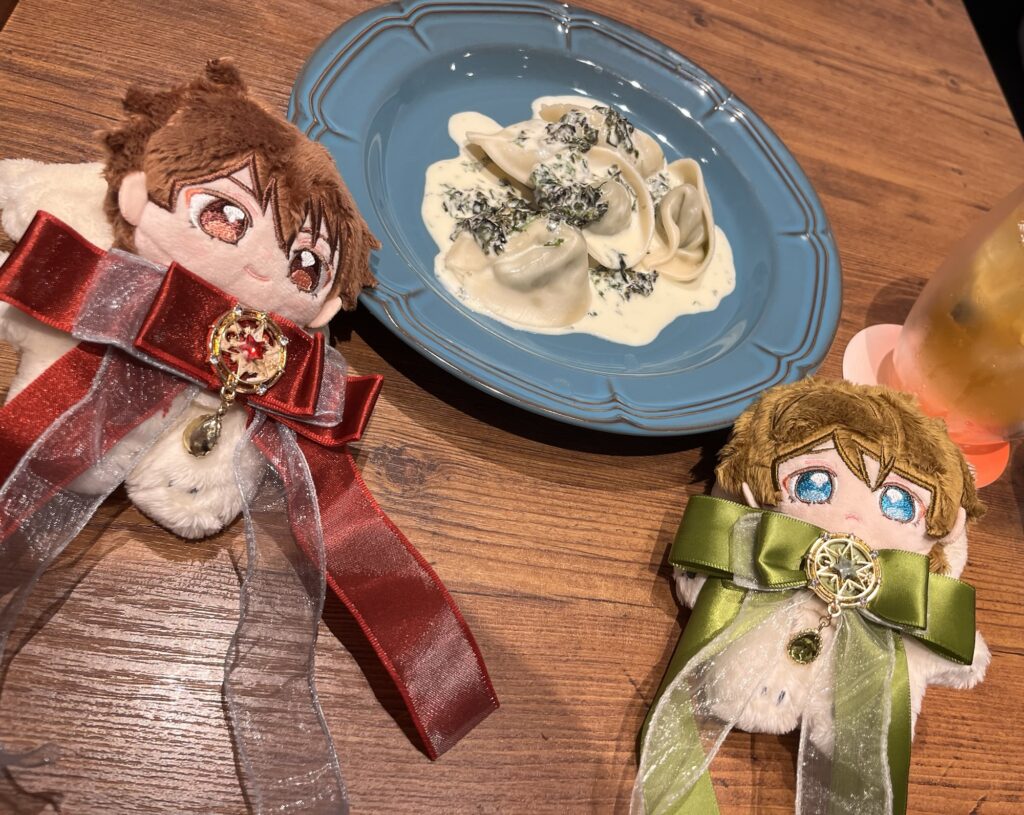 ぬいと一緒に撮ったカフェシナモンの料理